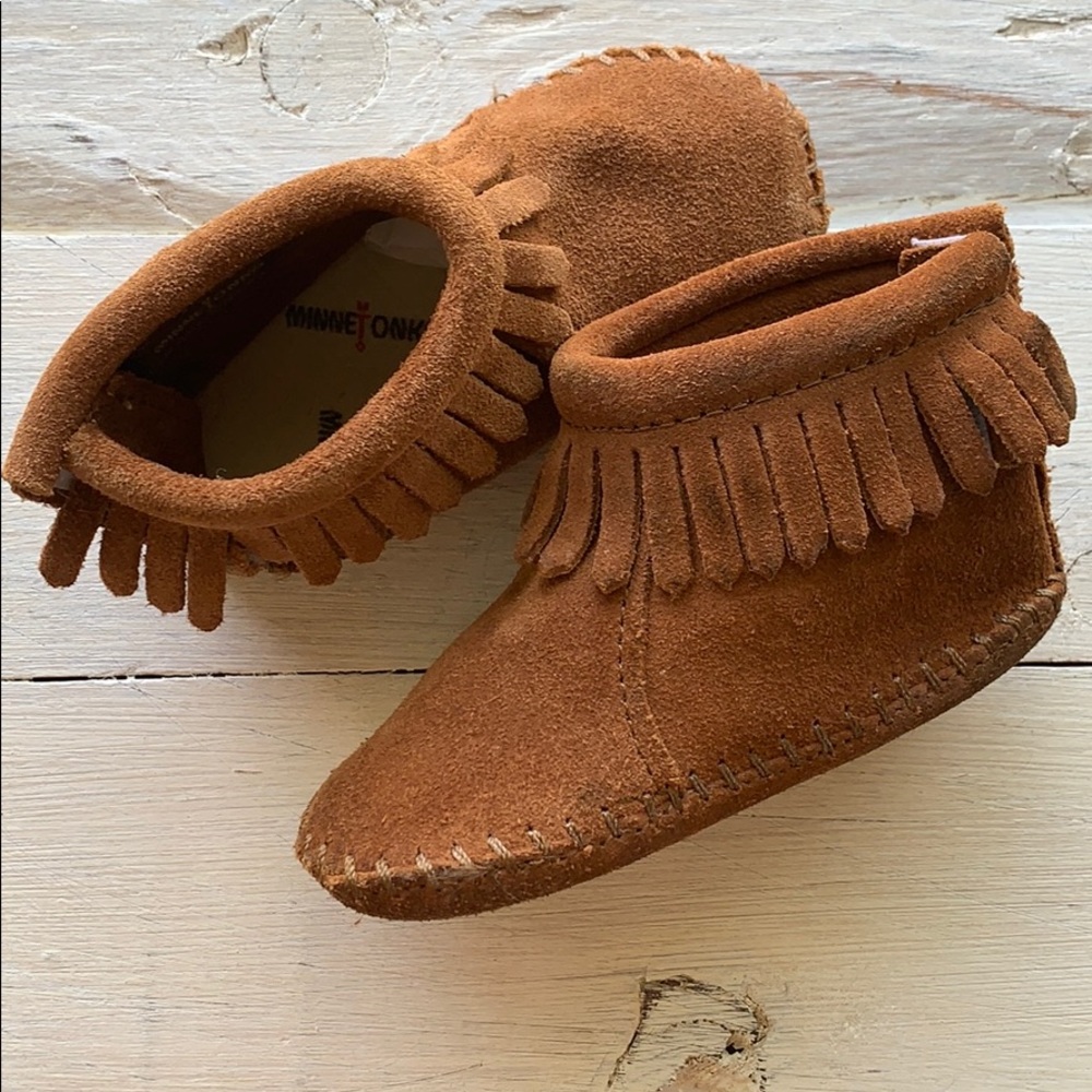 Minnetonka size 4 kids moccasins